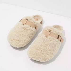 Brand new sold out AE Sherpa clog
